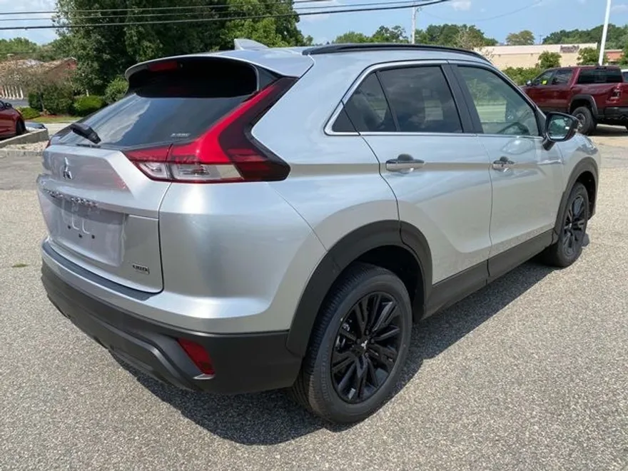 2024 Mitsubishi Eclipse Cross photo 1
