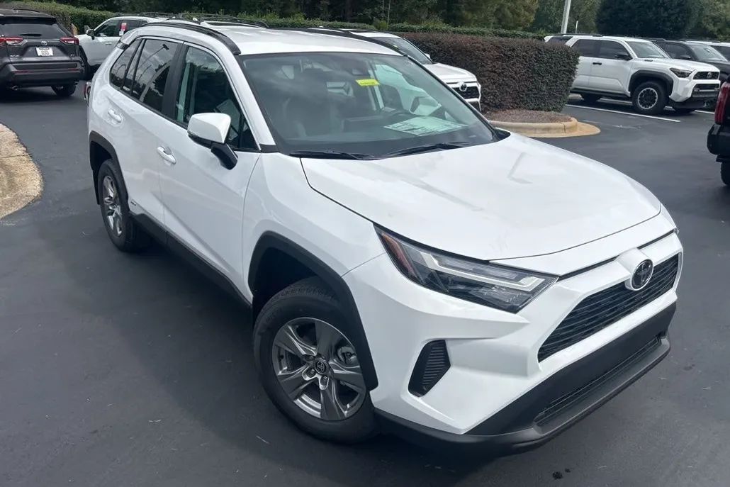 2025 Toyota RAV4 Hybrid XLE photo 1