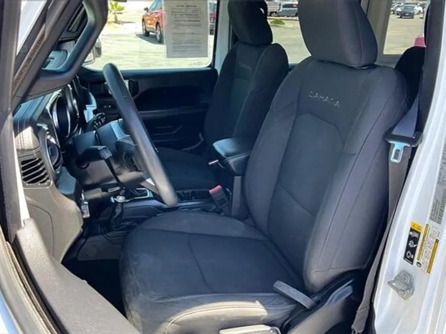 2023 Jeep Wrangler Sahara photo 21
