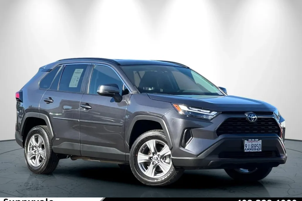 2023 Toyota RAV4 Hybrid LE photo 1