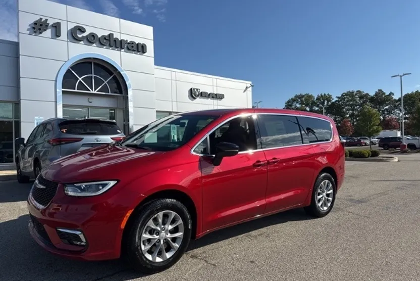 2026 Chrysler Pacifica photo 1