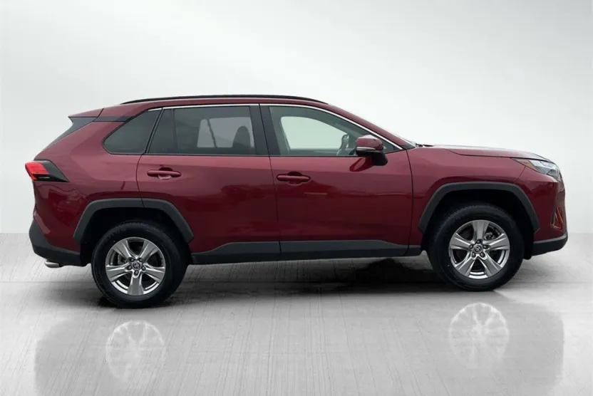 2023 Toyota RAV4 XLE photo 1
