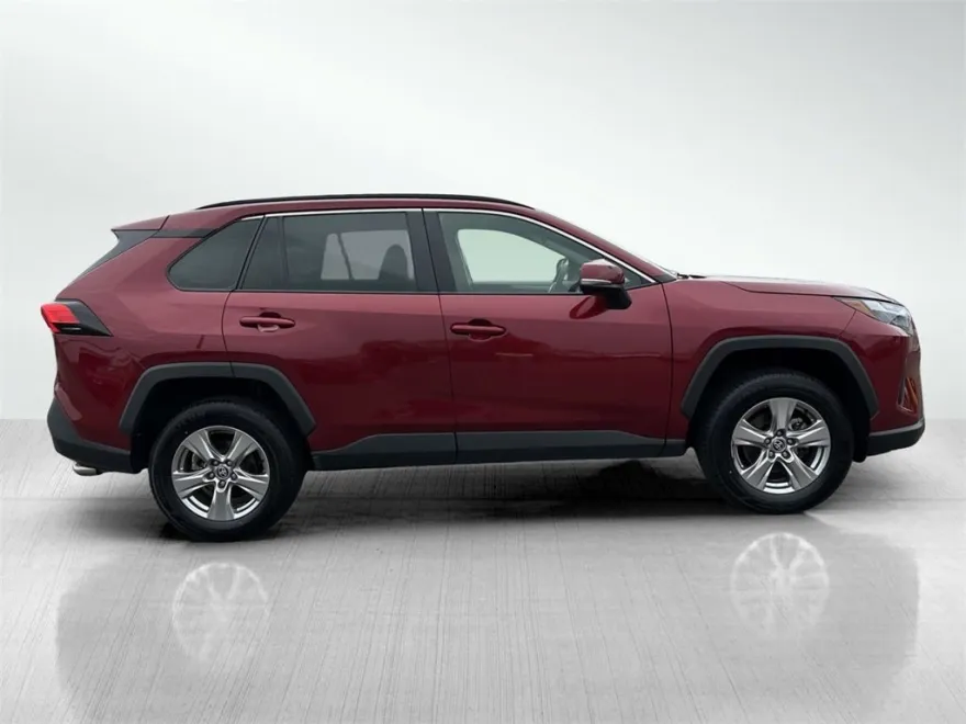 2023 Toyota RAV4 XLE photo 1