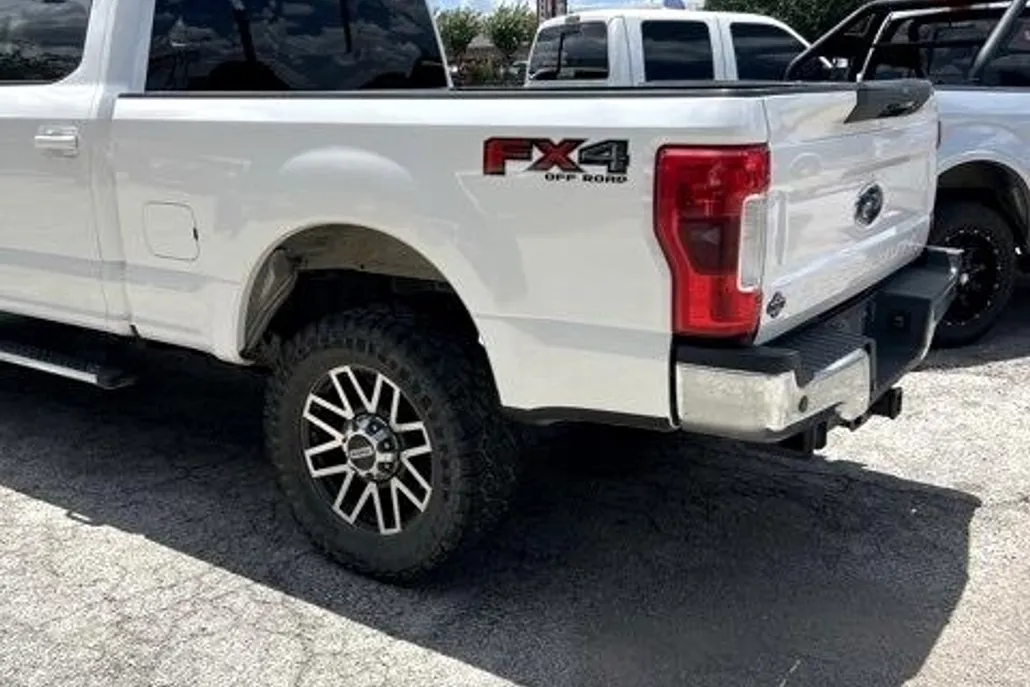 2017 Ford F-250 Lariat photo 1