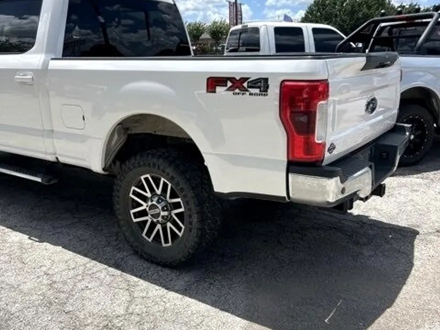 2017 Ford F-250 Lariat photo 1