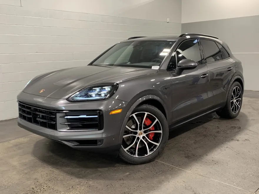 2025 Porsche Cayenne S E-Hybrid photo 1