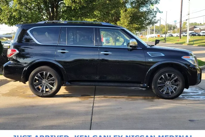 2019 Nissan Armada Platinum photo 1