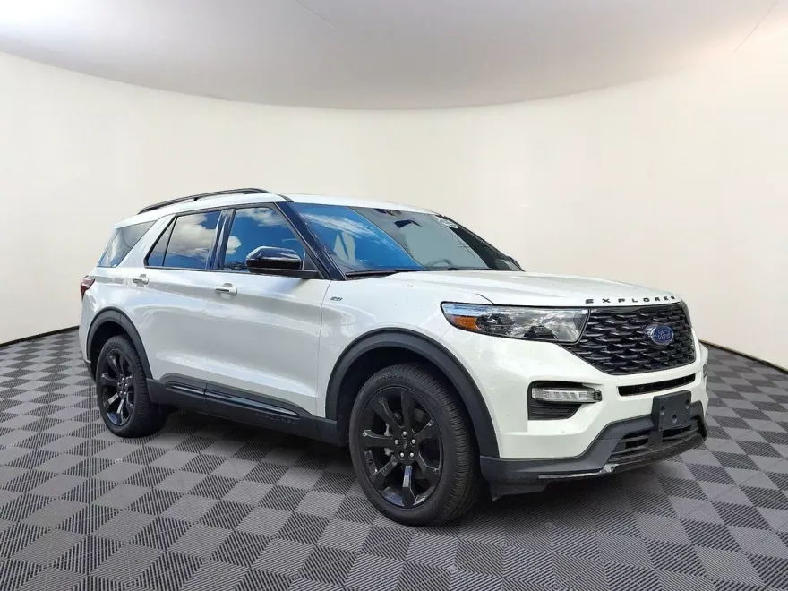 2023 Ford Explorer ST-Line photo 1