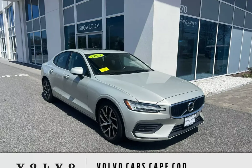 2020 Volvo S60 T6 Momentum photo 1
