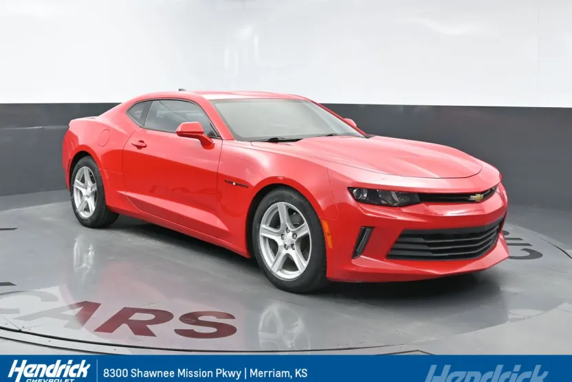 2016 Chevrolet Camaro 1LT photo 1