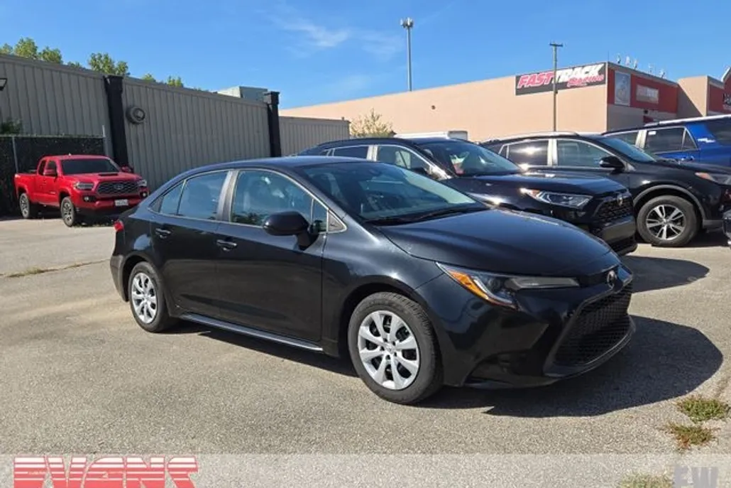 2021 Toyota Corolla LE photo 1