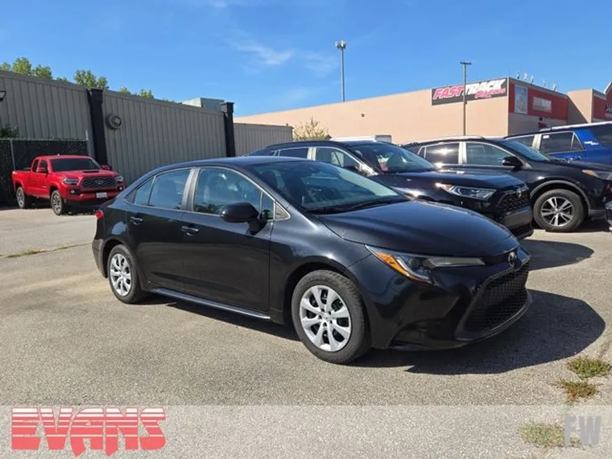 2021 Toyota Corolla LE photo 1