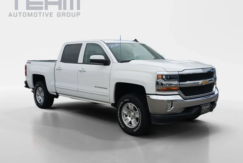 2018 Chevrolet Silverado LT photo 1