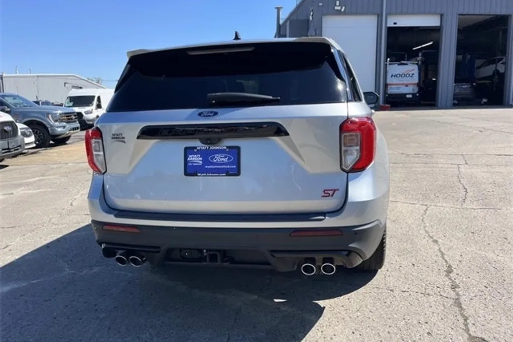 2022 Ford Explorer ST photo 1