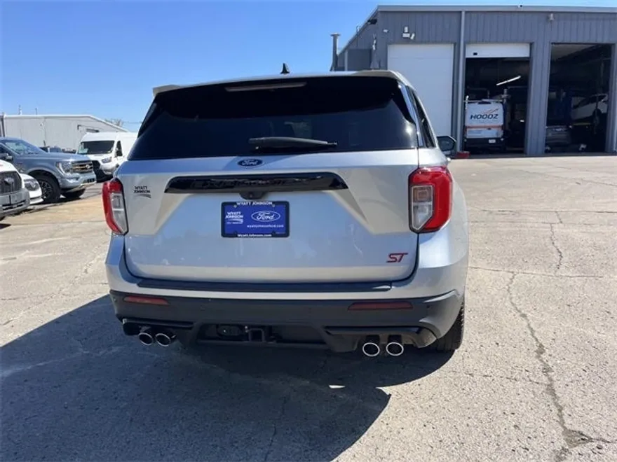 2022 Ford Explorer ST photo 1