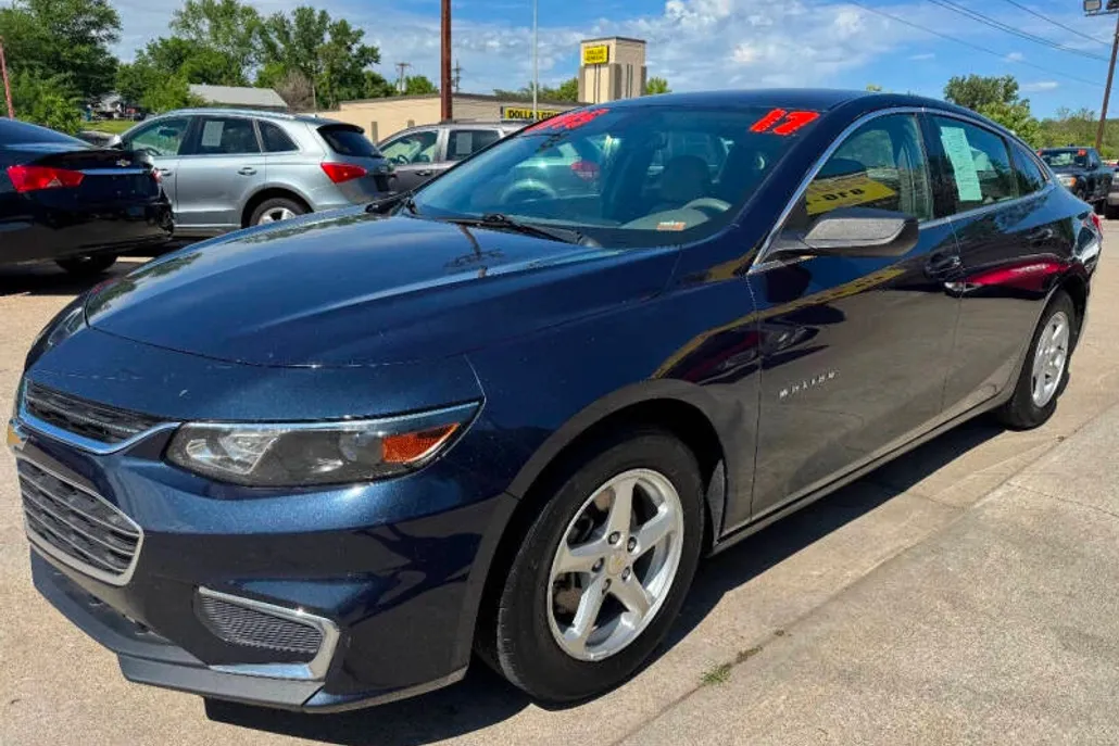 2017 Chevrolet Malibu LS photo 1