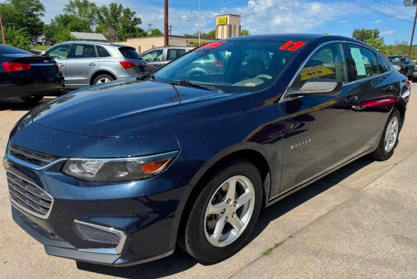 2017 Chevrolet Malibu LS photo 1