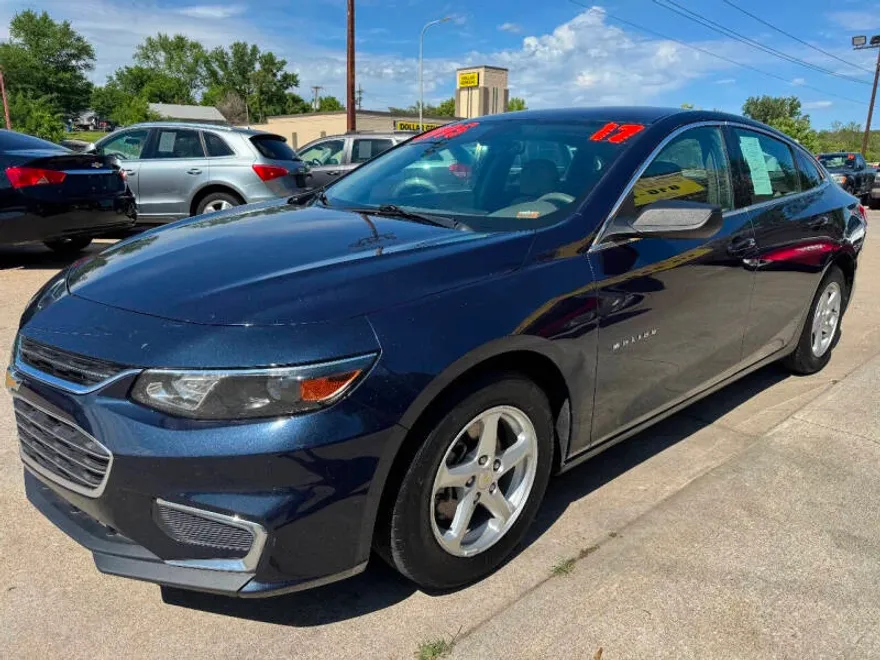 2017 Chevrolet Malibu LS photo 1