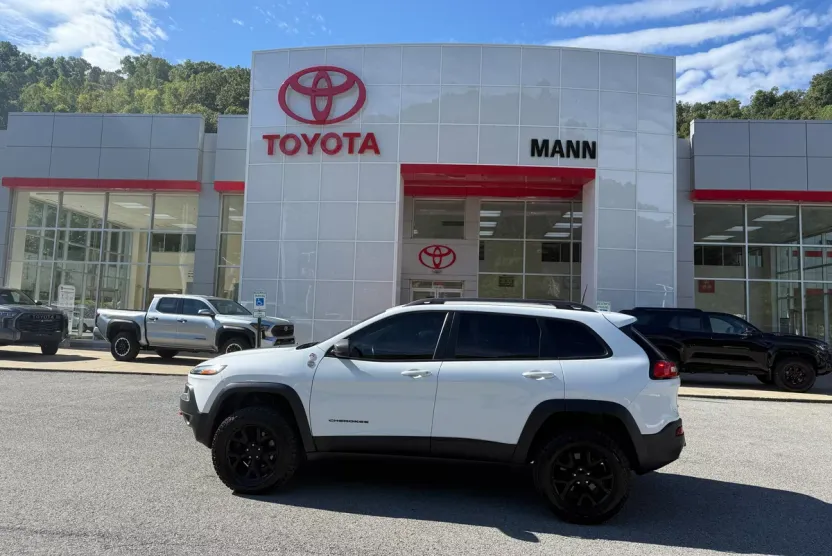 2017 Jeep Cherokee Trailhawk photo 1