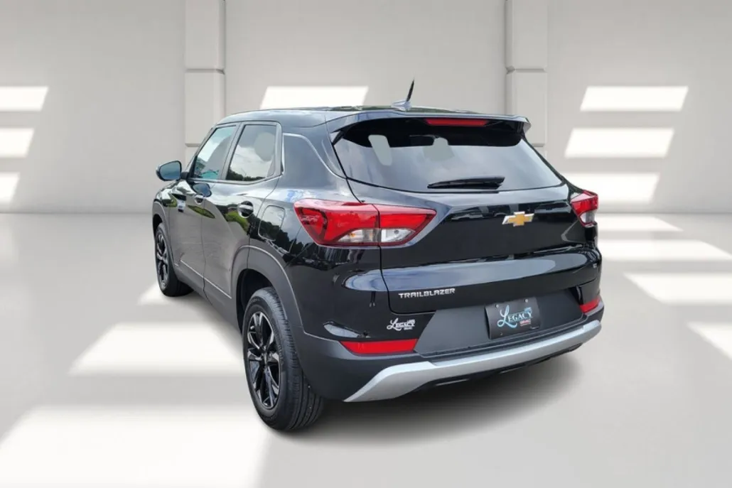 2023 Chevrolet Trailblazer LT photo 1