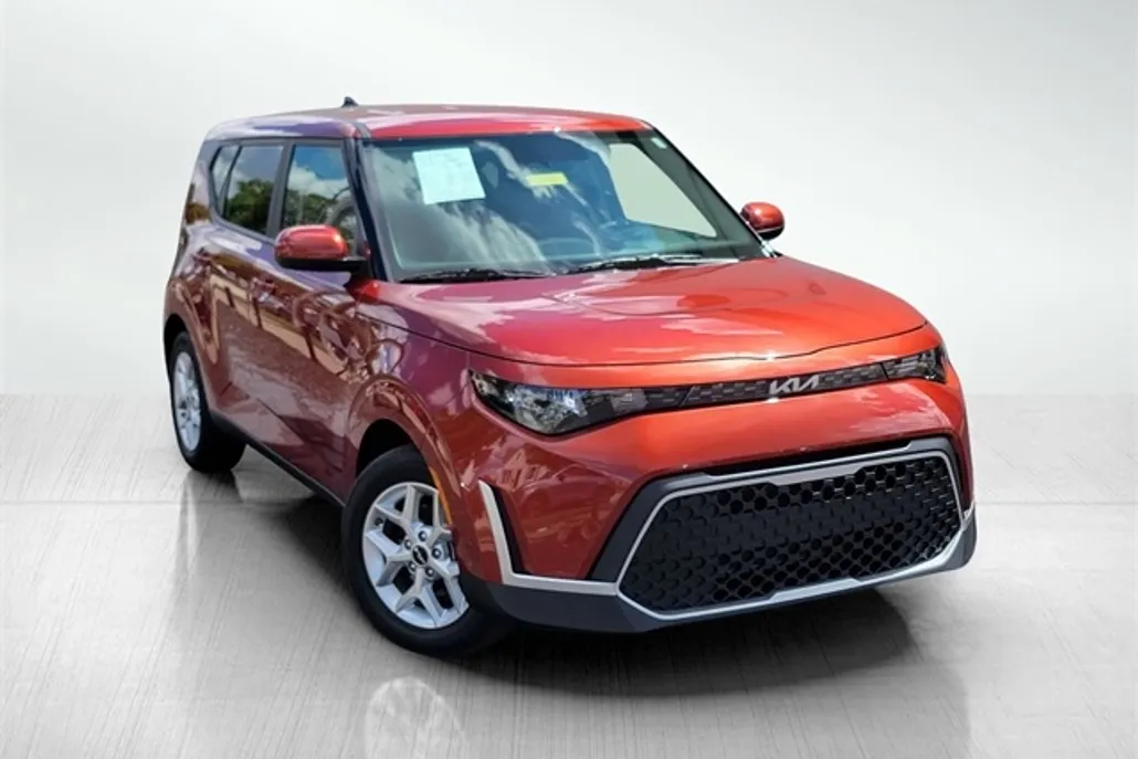 2023 Kia Soul LX photo 1