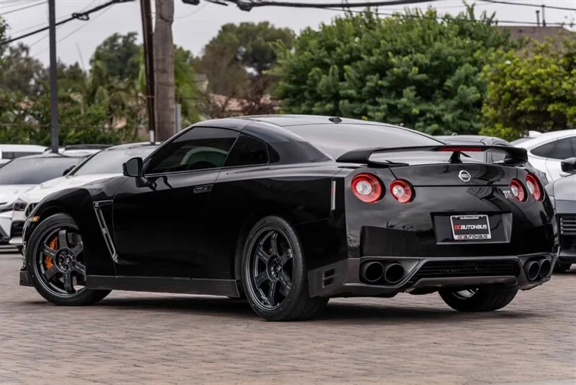 2015 Nissan GT-R Black Edition photo 1