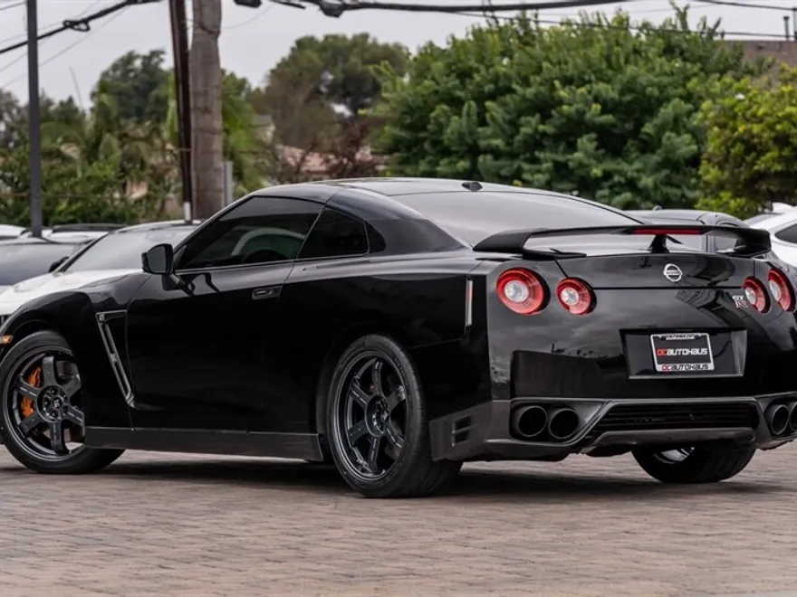 2015 Nissan GT-R Black Edition photo 1