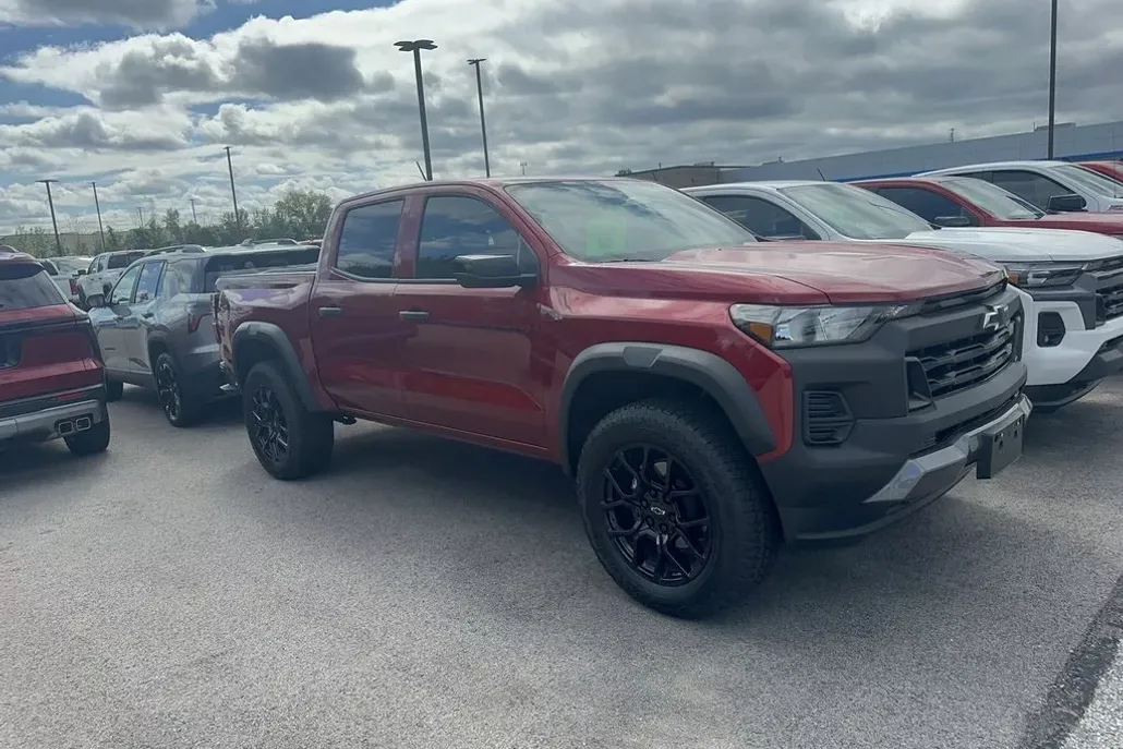 2024 Chevrolet Colorado Trail Boss photo 1