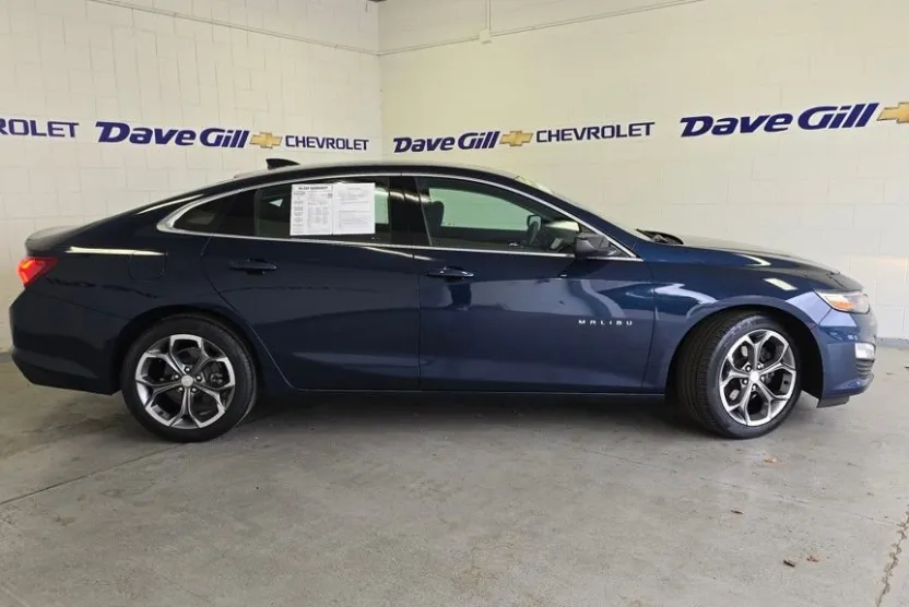 2021 Chevrolet Malibu 1LT photo 1