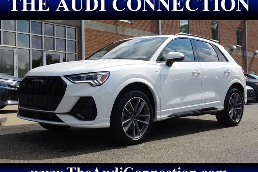 2025 Audi Q3 S line Premium photo 1
