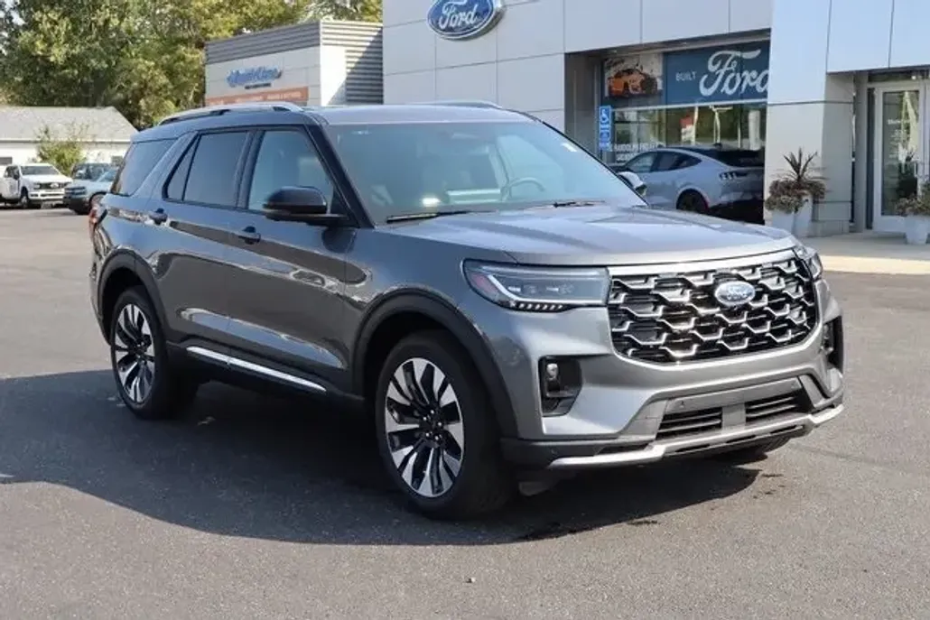 2025 Ford Explorer Platinum photo 1