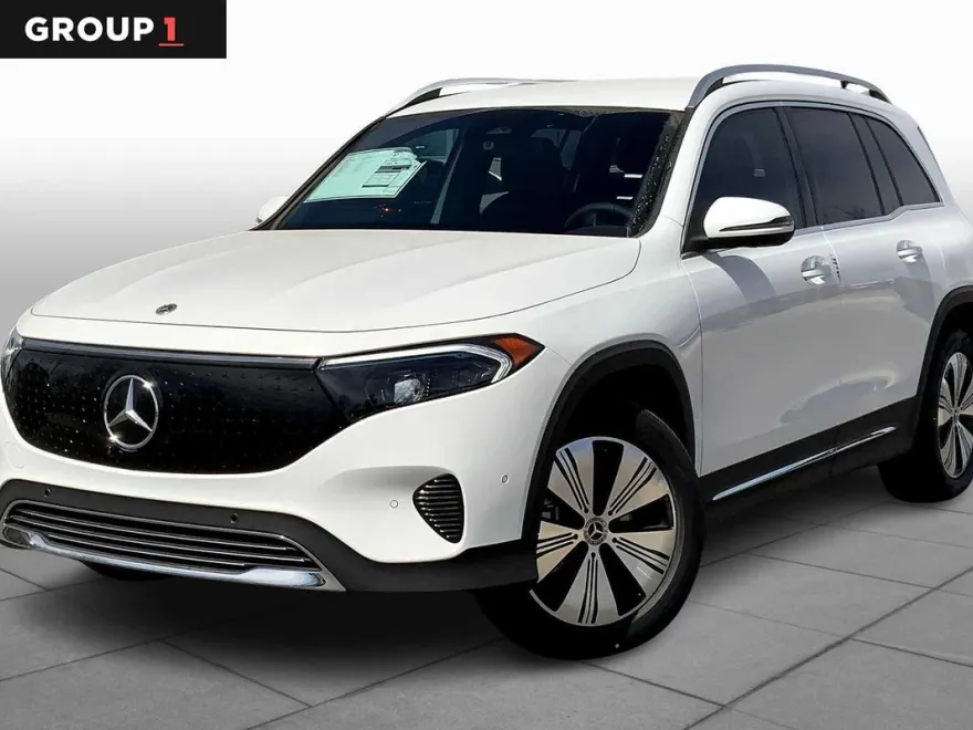 2025 Mercedes Benz EQB 300 4MATIC photo 1