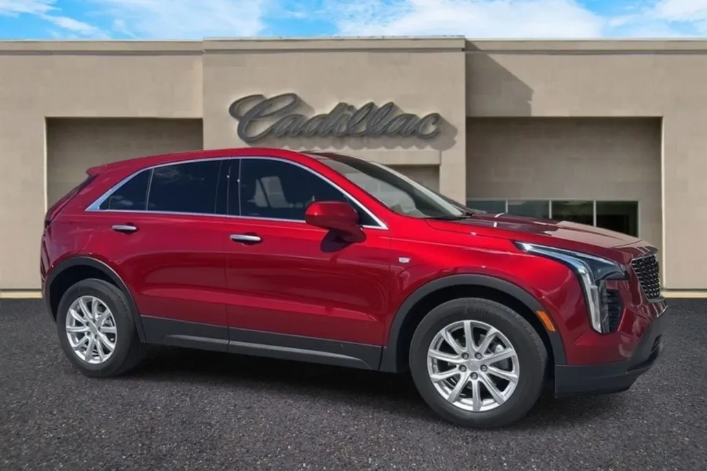 2023 Cadillac XT4 Luxury photo 1