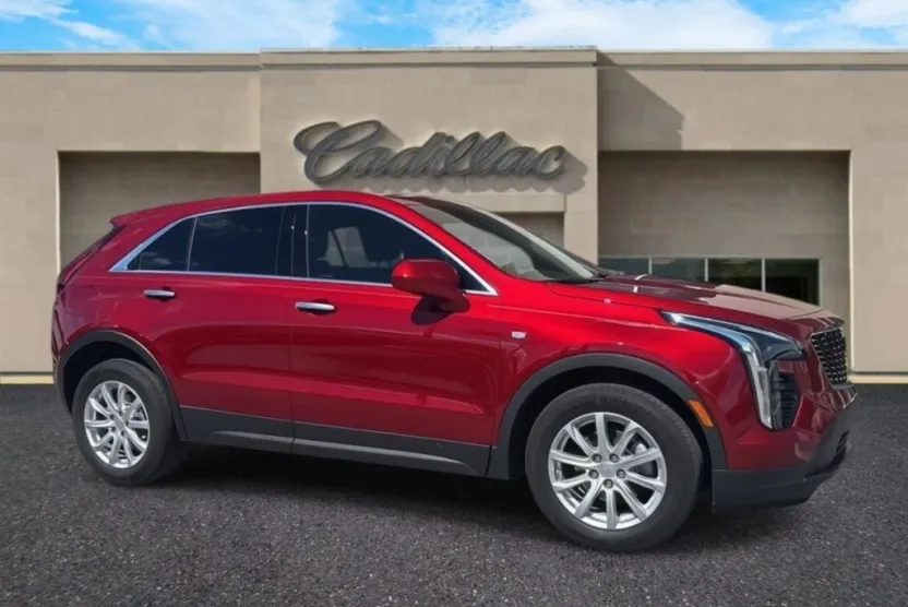 2023 Cadillac XT4 Luxury photo 1