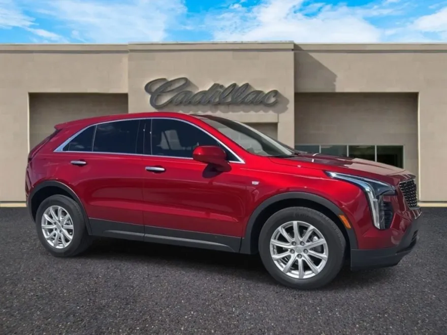 2023 Cadillac XT4 Luxury photo 1