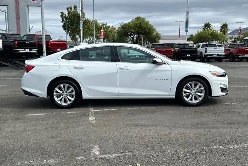 2024 Chevrolet Malibu 1LT photo 1