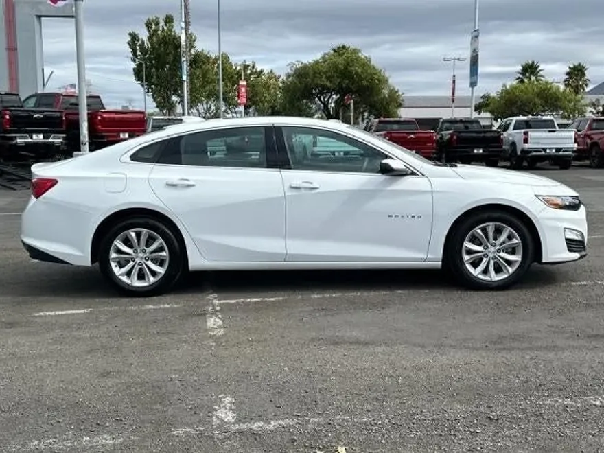 2024 Chevrolet Malibu 1LT photo 1