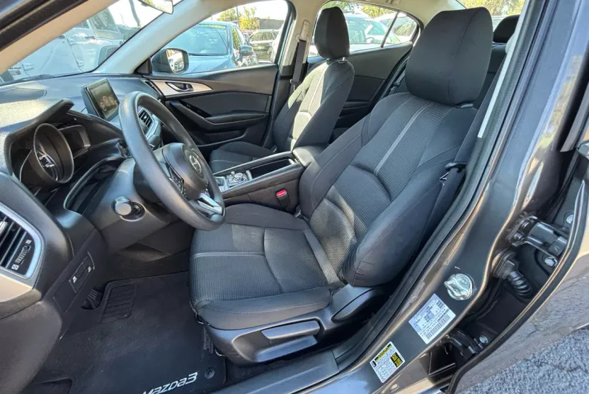 2017 Mazda Mazda3 i Sport photo 1