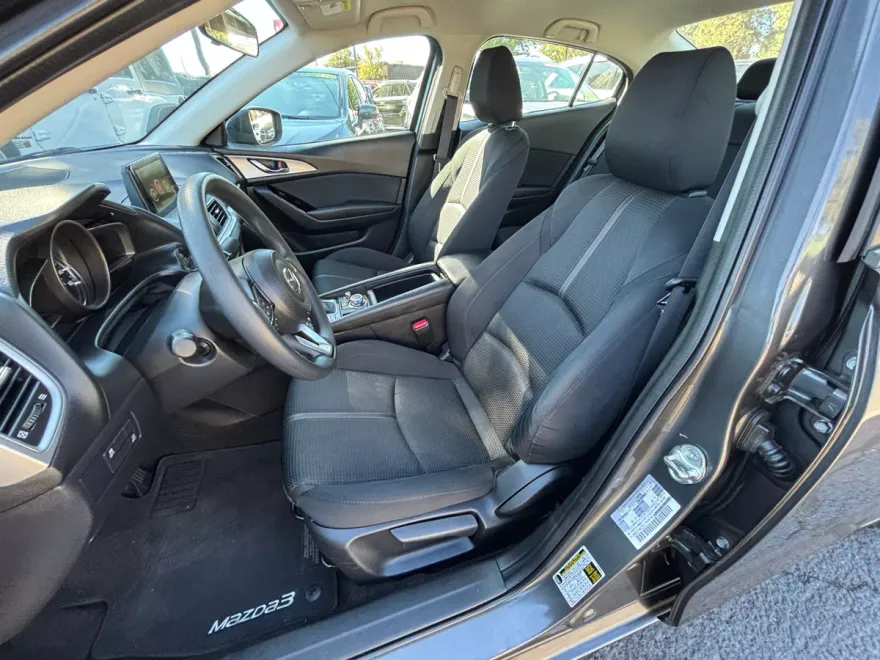 2017 Mazda Mazda3 i Sport photo 1