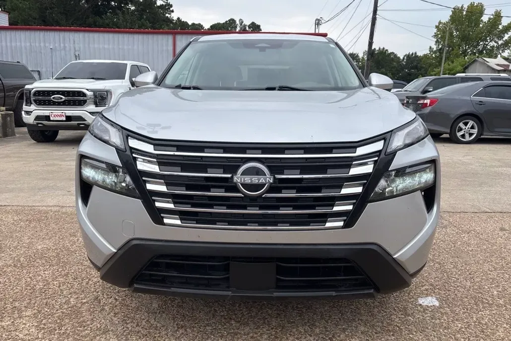 2024 Nissan Rogue SV photo 1