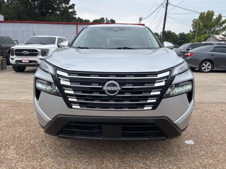 2024 Nissan Rogue SV photo 1