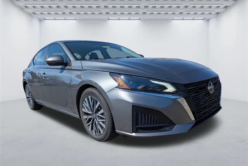 2023 Nissan Altima 2.5 SV photo 1