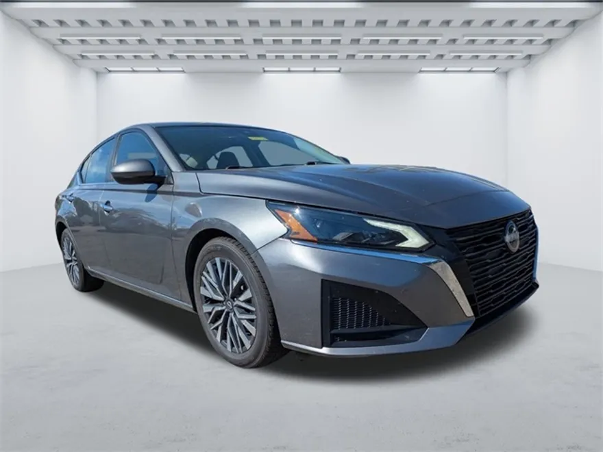 2023 Nissan Altima 2.5 SV photo 1