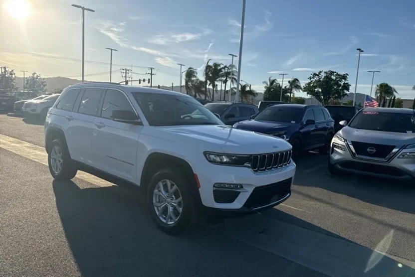 2024 Jeep Grand Cherokee Limited photo 1