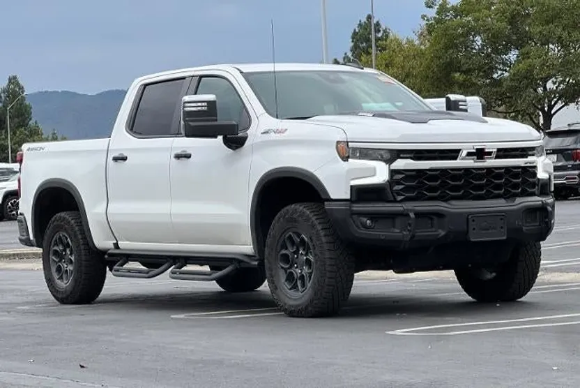 2024 Chevrolet Silverado 1500 ZR2 photo 1