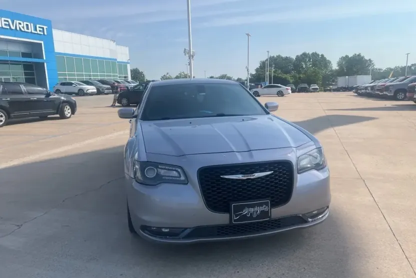 2017 Chrysler 300 S photo 1