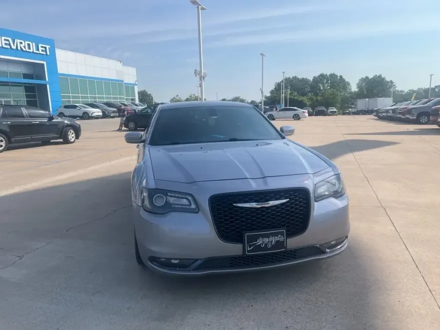 2017 Chrysler 300 S photo 1