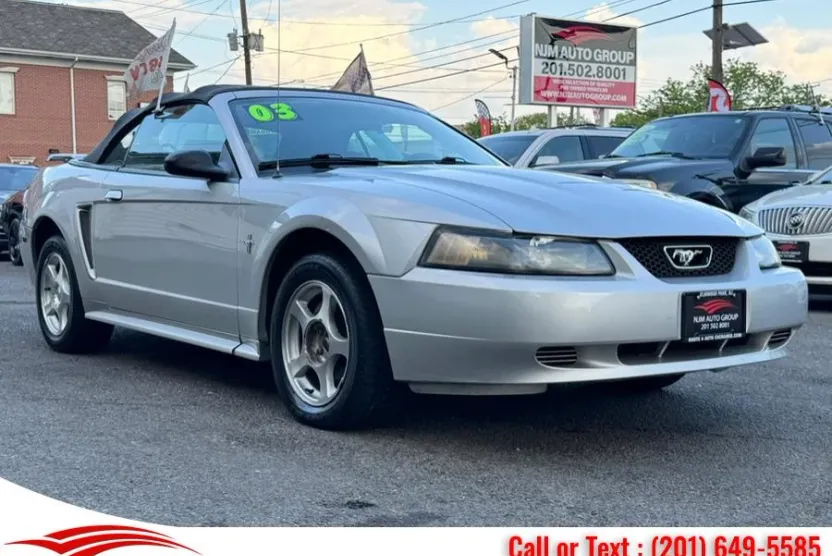 2003 Ford Mustang Premium photo 1
