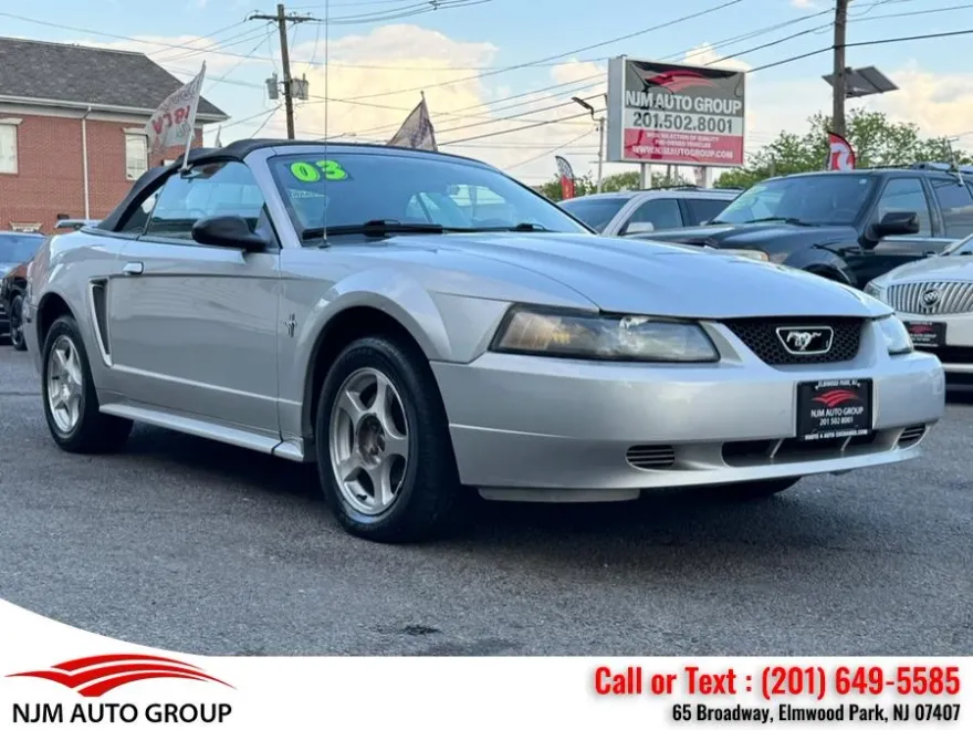 2003 Ford Mustang Premium photo 1