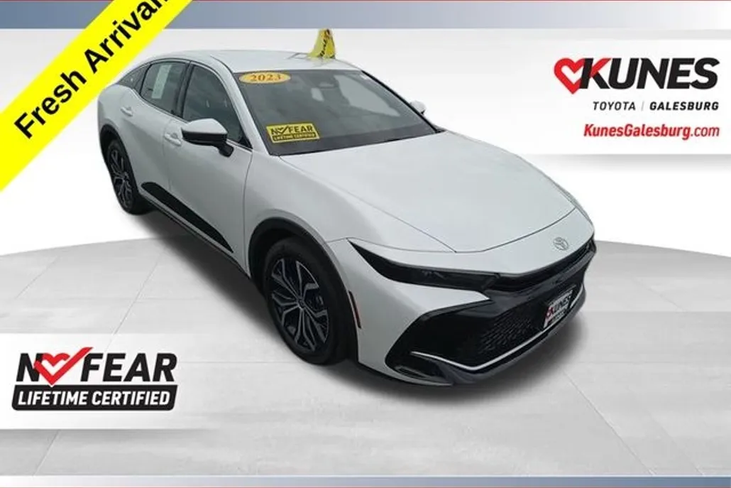 2023 Toyota Crown XLE photo 1